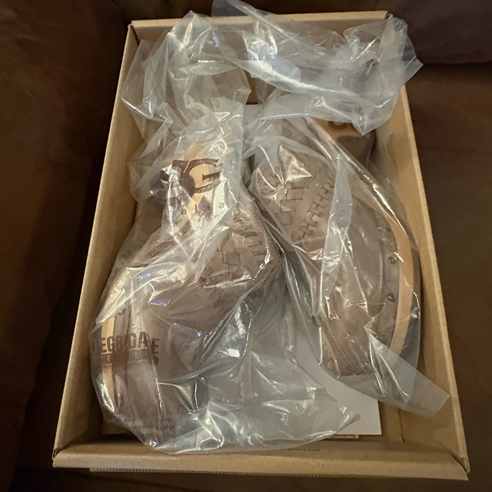 UGG Women's Brown Leather Mules - Picture 4 of 5